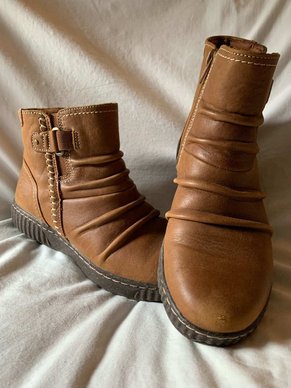 Clarks 'Caroline Orchid' tan leather ankle boots/booties